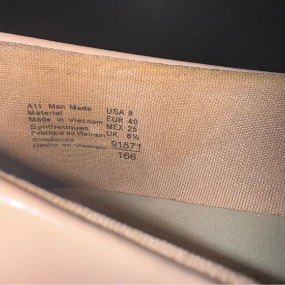 Elegant Nude Women's Ballet Flats - Picture 3 of 6